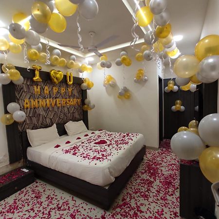 Hotel Dev Palace أحمد أباد المظهر الخارجي الصورة
