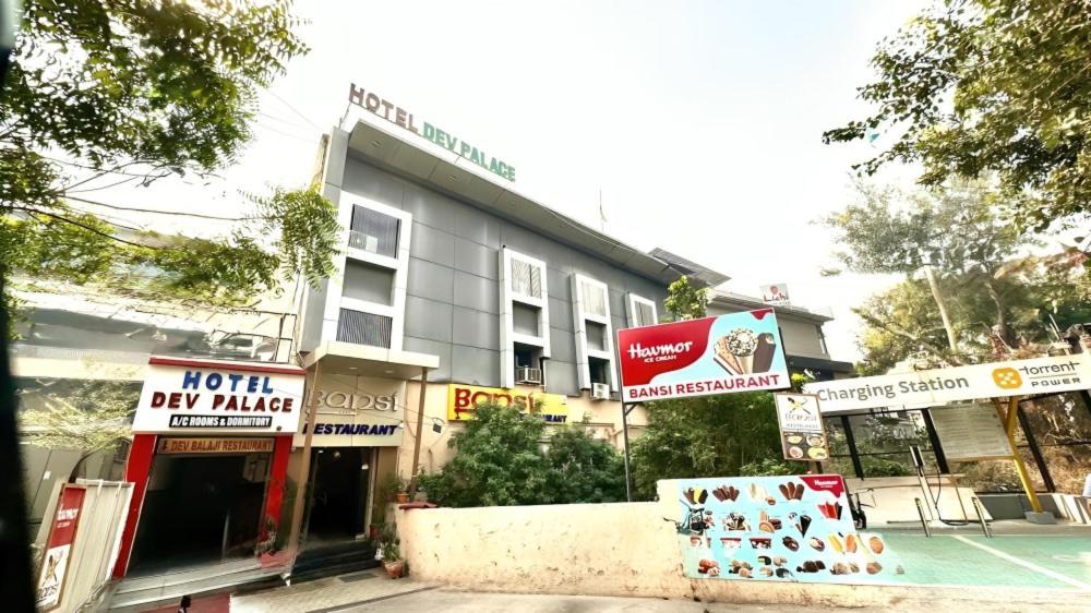 Hotel Dev Palace أحمد أباد المظهر الخارجي الصورة