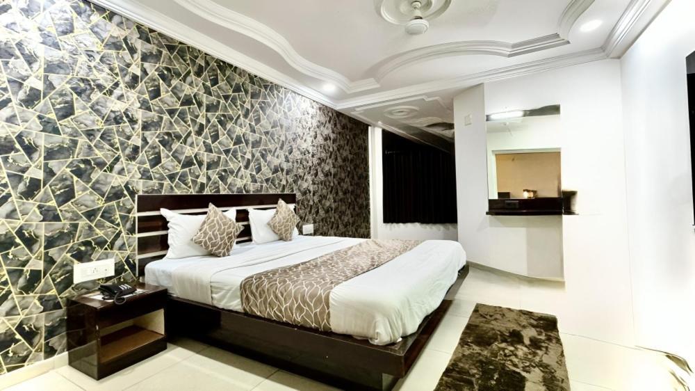 Hotel Dev Palace أحمد أباد المظهر الخارجي الصورة