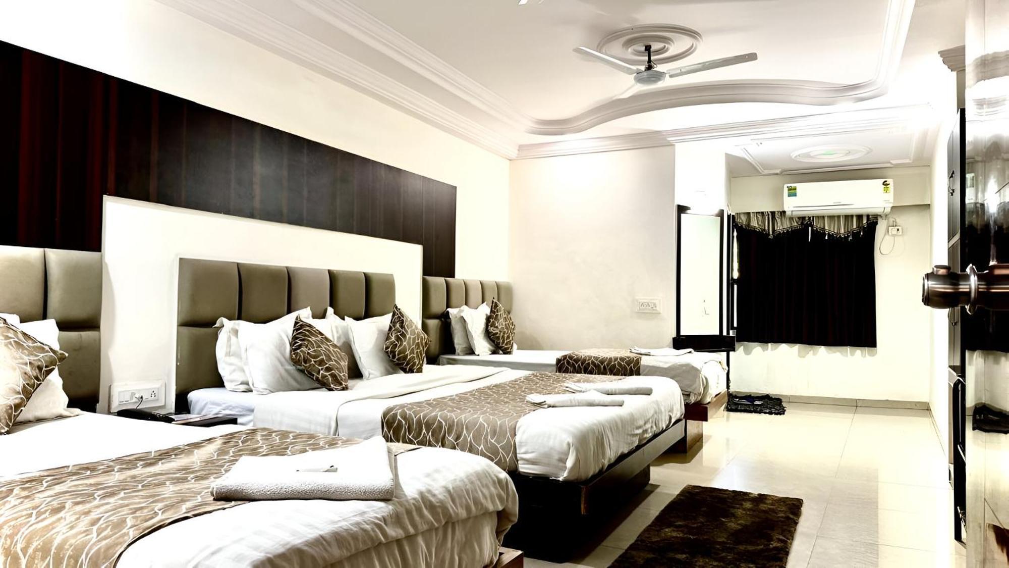 Hotel Dev Palace أحمد أباد المظهر الخارجي الصورة